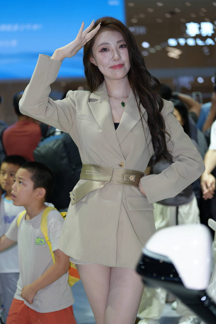 QD4641 套图72张-神兽街拍