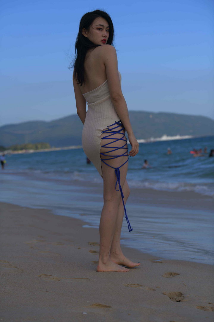 QB1896 海边的金色比基尼美女 套图308张-神兽街拍